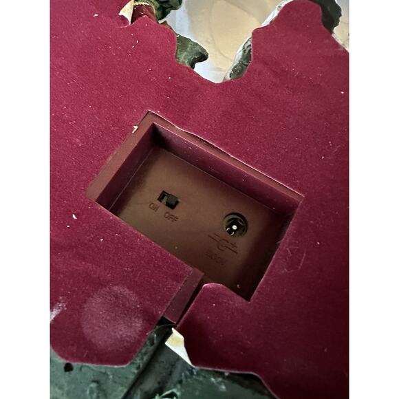 Thomas Kinkade Christmas Village Wreath Hamilton Collection - Picture 13 of 16